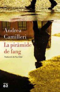 La piràmide de fang – Andrea Camilleri, Pau Vidal Gavilan [ePub & Kindle] [Catalán]